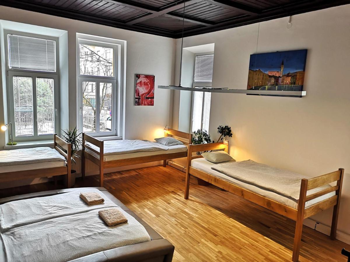 Vila Veselova, Ljubljana City Center Hostel Eksteriør bilde